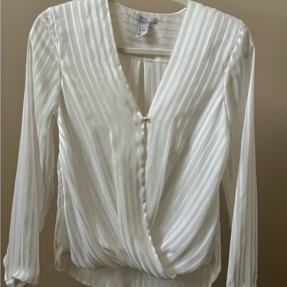H&M White Striped V-Neck Blouse